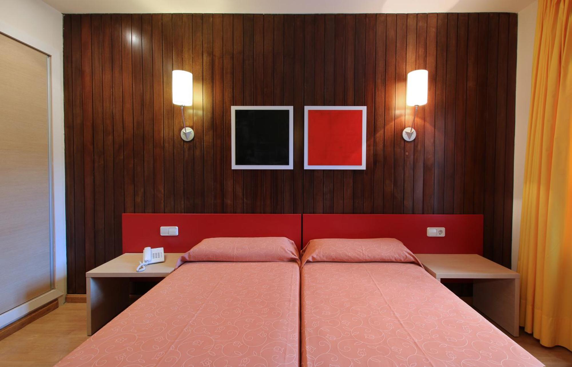 Medplaya Aparthotel Sant Eloi Tossa de Mar Oda fotoğraf